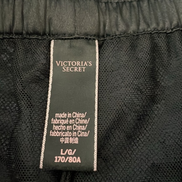 VS - black lace top and bottom - Picture 9 of 9